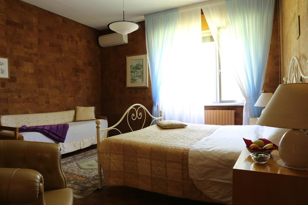 Bed and Breakfast Al Villino Del Sole Фано Экстерьер фото